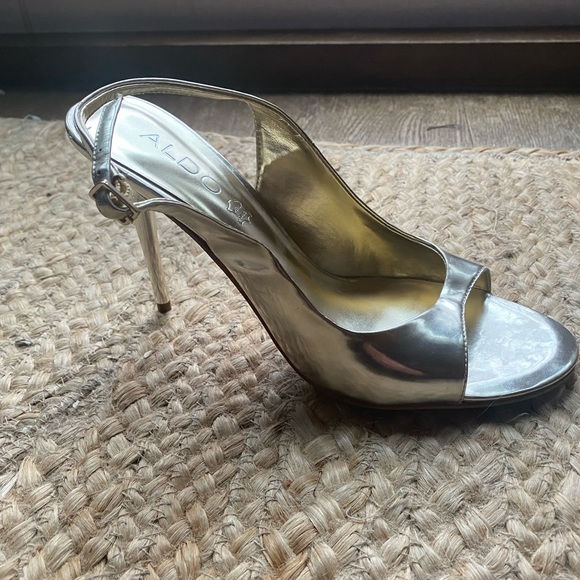 NWOT Y2K Slingback heels from ALDO in Champagne Gold - Picture 8 of 9
